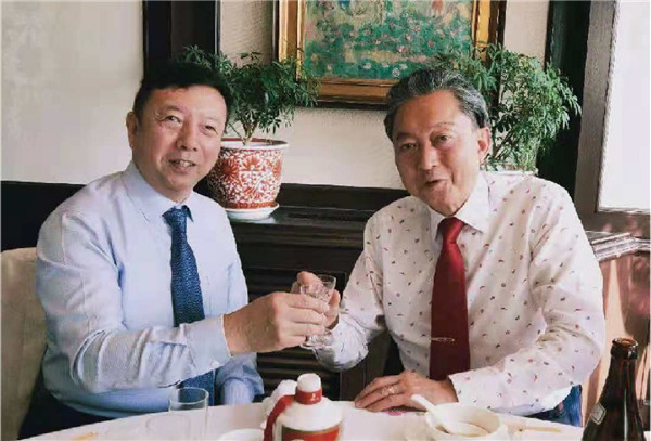 日本前(qian)首相鸠山(shān)友紀夫會(hui)見大唐科(kē)技董事長(zhǎng)劉波